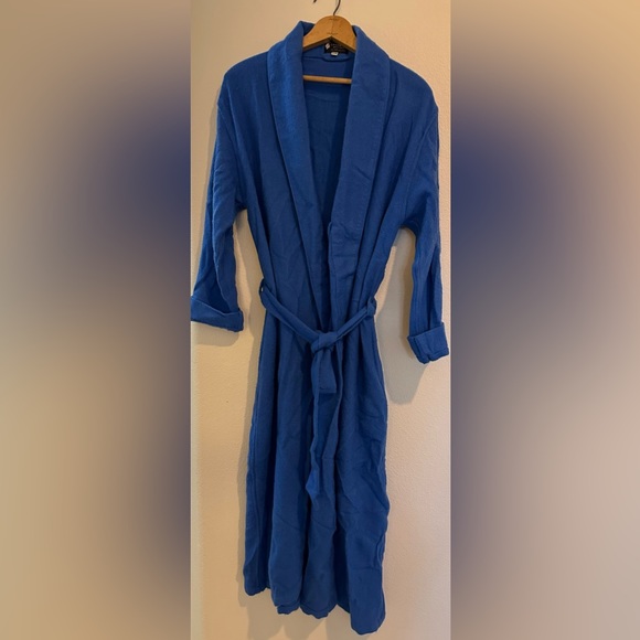 Cashmere Boutique 100% cashmere robe. Size small/medium. Color is royal blue. - Picture 1 of 4
